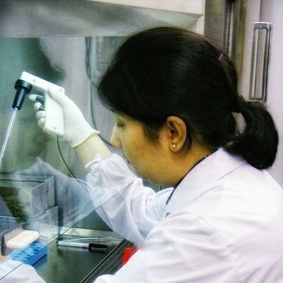 डा लुना भट्ट, भाइरोलोजिष्ट