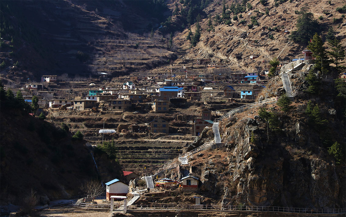 जुम्लाको तिला गाउँपालिकास्थित सापुली गाउँमा रहेको त्रिवेणी हिन्दु धर्मावलम्बीका लागि आस्थाको केन्द्र हो, जुम्ला बजारबाट एक घण्टाको दूरीमा यहाँ पुग्न सकिन्छ। फोटोः सरोज शाही, फोटोनेपाल/नेपाल पर्यटन बोर्ड