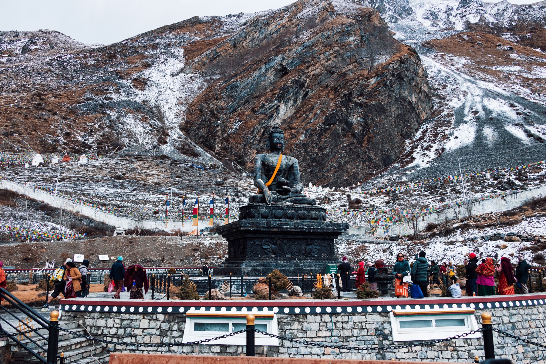कञ्चनपुरको महाकाली नदीमा अवस्थित दोधारा-चादँनी झोलुङ्गे पुलबाट देखिएको सूर्यास्तको मनोरम दृष्य। तस्बिरः शेरबहादुर सिंह / रासस