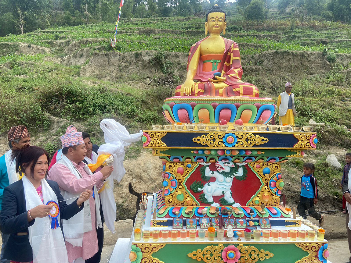 नेपाल कम्युनिष्ट पार्टी (माओवादी केन्द्र) सम्वद्ध जनवर्गीय संगठनहरूले शुक्रबार साँझ काठमाडौंमा प्रदर्शन गरेका छन्। नक्कली भुटानी शरणार्थीसहित विभिन्न भ्रष्टाचार काण्डमा मुछिएका सबै दोषीहरूलाई कारबाही गर्न माग गर्दै प्रदर्शन गरेका हुन्। तस्बिर: नवीनबाबु गुरूङ