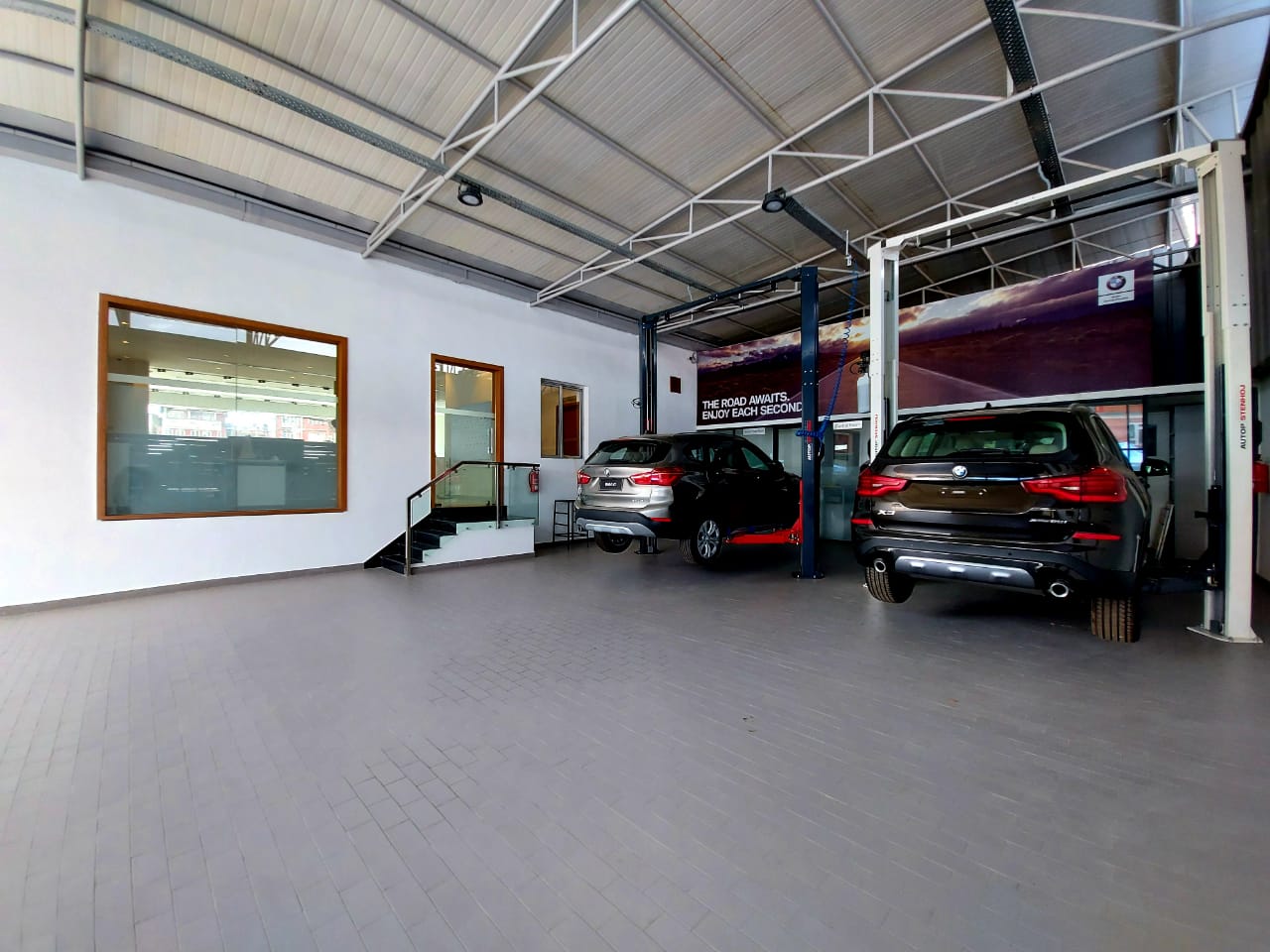 This image has an empty alt attribute; its file name is bmw.jpg