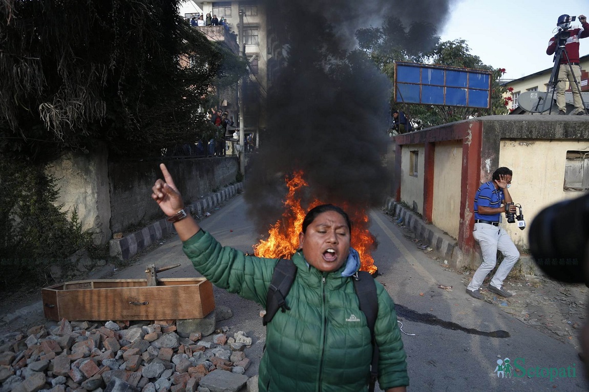चुनाव सकिएर मान्छेहरू काठमाडौं प्रवेश गरेसँगै उपत्यकामा जाम बढेको छ। तस्बिर: नवीनबाबु गुरूङ/सेतोपाटी