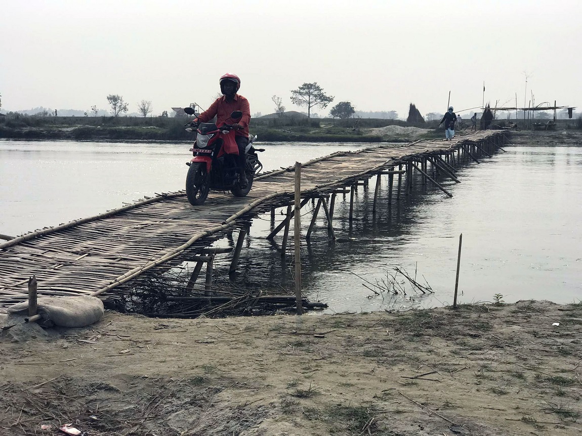 लघुवित्त संस्था र मिटर ब्याजीबाट पीडितले मंगलबार काठमाडौंको माइतीघरमा प्रदर्शन गरेका छन्। नेपालभरबाट आएका पीडितले सामूहिक रूपमा प्रदर्शन गरेका हुन्। तस्बिर: नवीनबाबु गुरूङ