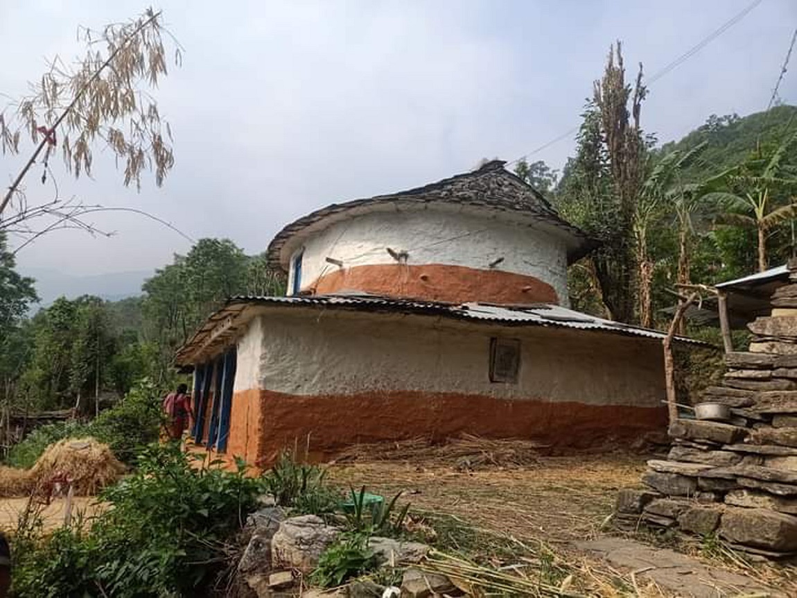 उधौली पर्वको अवसरमा बिहिबार जातीय पोशाकमा सजिएकी किराँत किशोरी । तस्बिरः निशा भण्डारी/सेतोपाटी