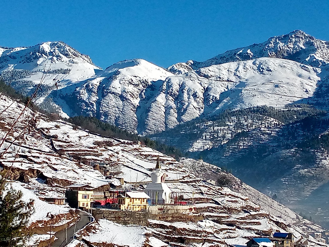 प्रत्येक वर्ष माघ शुक्ल पञ्चमीका दिन मनाइने बसन्त पञ्चमी पर्व आज बिहान १०ः४७ बजेको शुभ साइत पारेर काठमाडौंको नासल चोकमा बसन्त श्रवण गरी मनाइएको छ। हनुमानढोकाको नासल चोकमा बसन्त श्रवणको कार्यक्रम राखिएको हो। तस्बिर: निशा भण्डारी