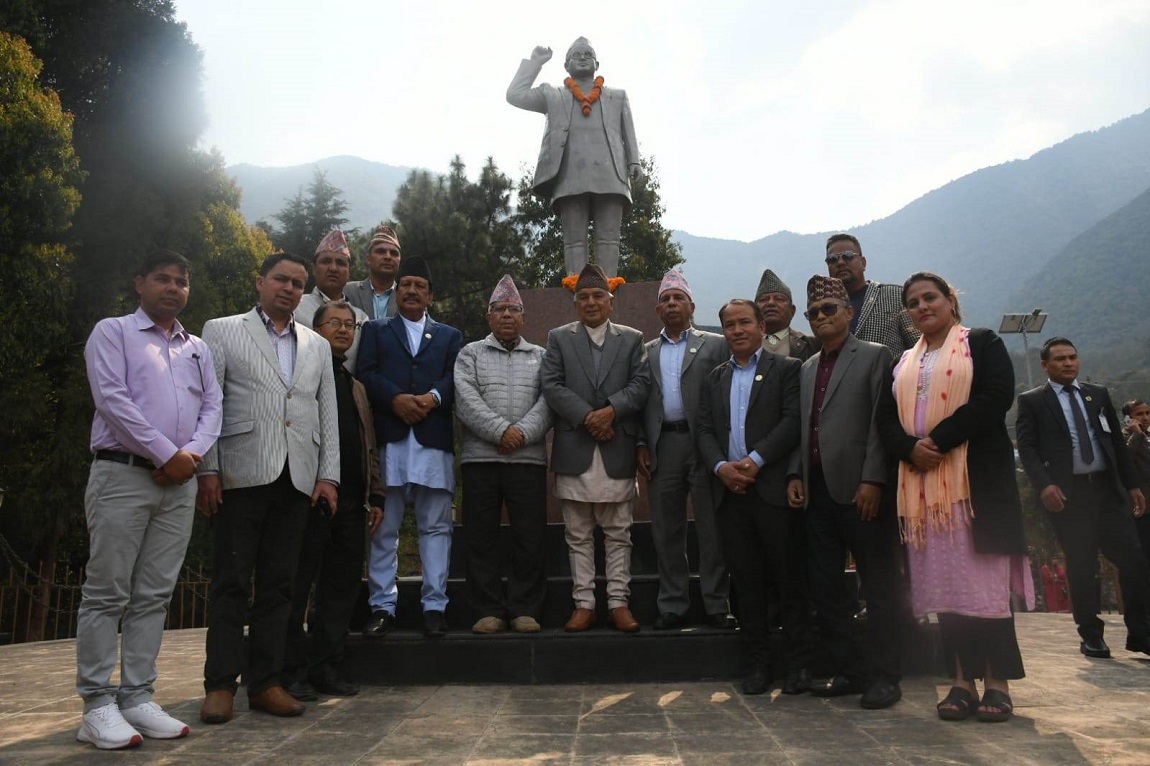 उपराष्ट्रपतिको निर्वाचनको लागि चार जनाको मनोनयन दर्ता भएको छ। सत्ता गठबन्धनबाट रामसहाय यादव, ममता झा र प्रमिला यादवले उम्मेदवारी दर्ता गरेका छन् भने एमालेबाट अष्टलक्ष्मी शाक्यले उम्मेदवारी दिएकी छन्। तस्बिर: नवीनबाबु गुरूङ