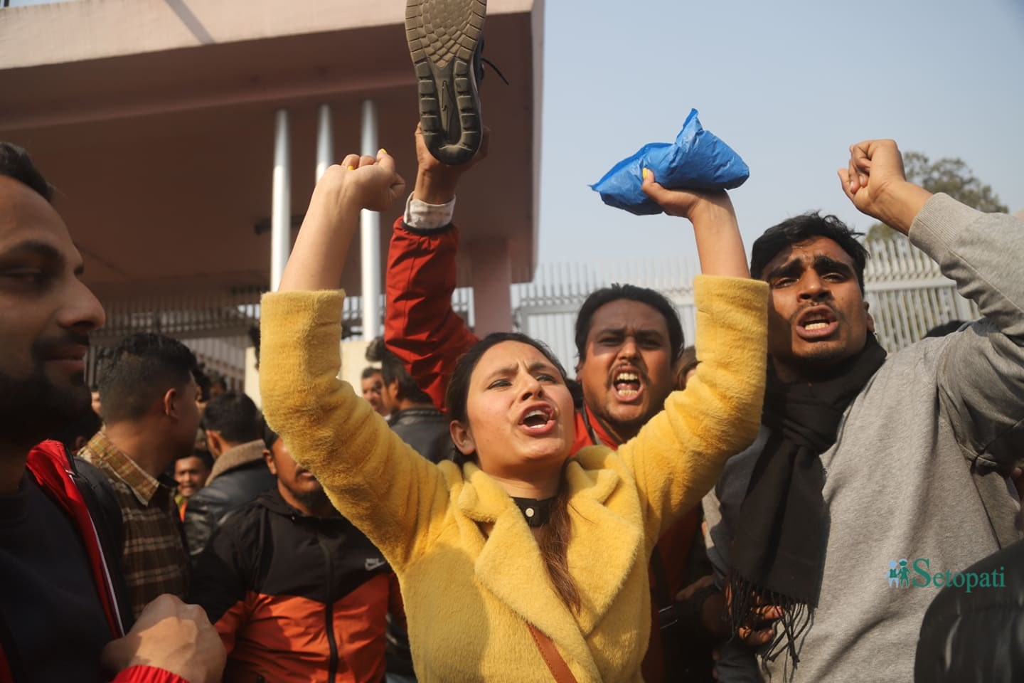 नारायणहिटीअघि 'प्रतिगमन' लाई जुत्ता