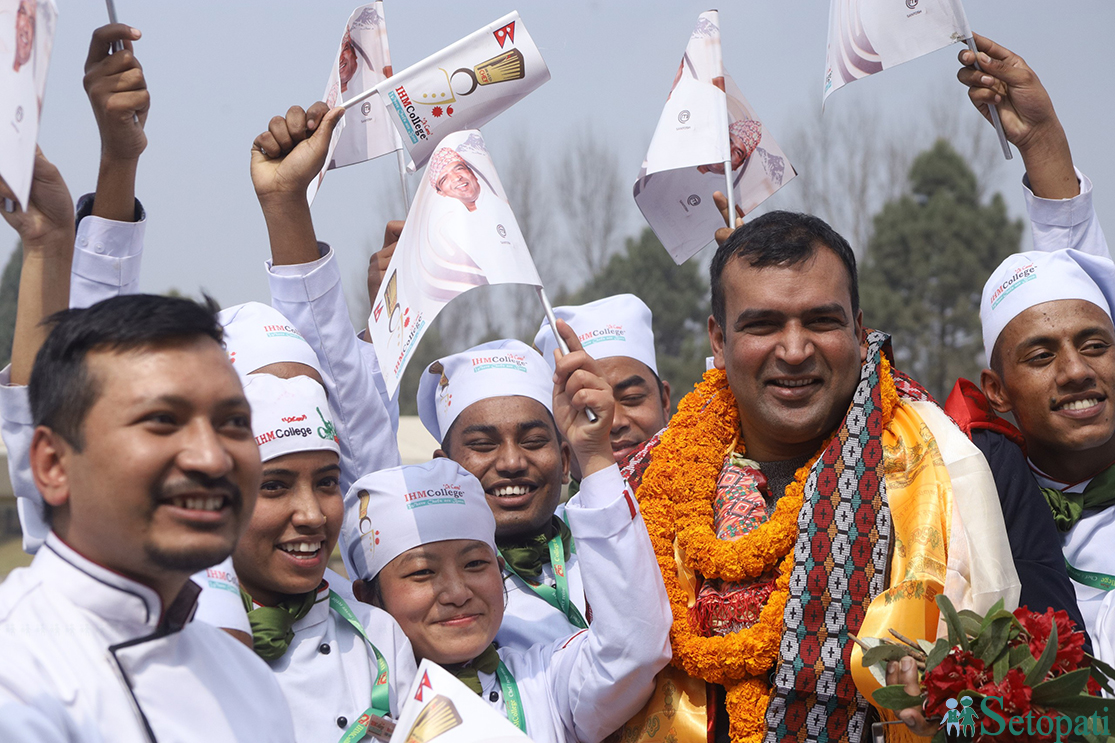 मास्टर सेफ 'युके' का उपविजेता सन्तोष साह नेपाल फर्किए, विमानस्थलमा भव्य स्वागत