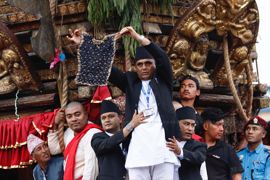 वर्षायामको समयमा हुनसक्ने विपतको घटनाको सम्बन्धमा विदुर नगरपालिका–९ शिलट्याङ्कीमा पूर्वतयारी तथा प्रतिकार्य नमूना अभ्यास गर्दै नुवाकोट जिल्लास्थित सुरक्षा निकायका प्रतिनिधिहरू। मनसुन–३ कार्यक्रम अन्तर्गत बाढी तथा जलाशयमा हुनसक्ने डुबानको उद्धार केन्द्रित साताहव्यापी नमूना अभ्यास गरिएको छ। तस्बिर: रामहरि न्यौपाने/रासस