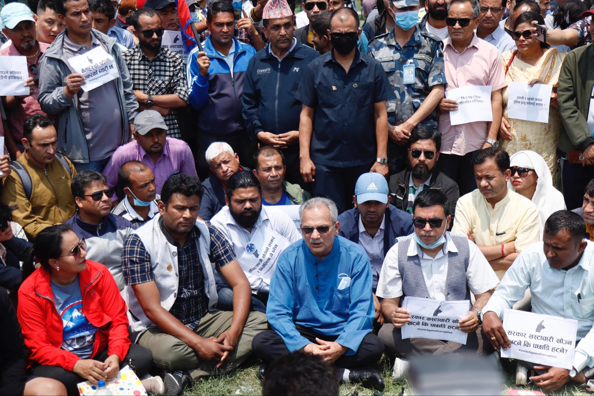 काठमाडौंको टुँडिखेलमा साकेला नाच्न सांस्कृतिक पहिरनमा सजिएका युवतीहरू: तस्बिर: नवीनबाबु गुरूङ/सेतोपाटी