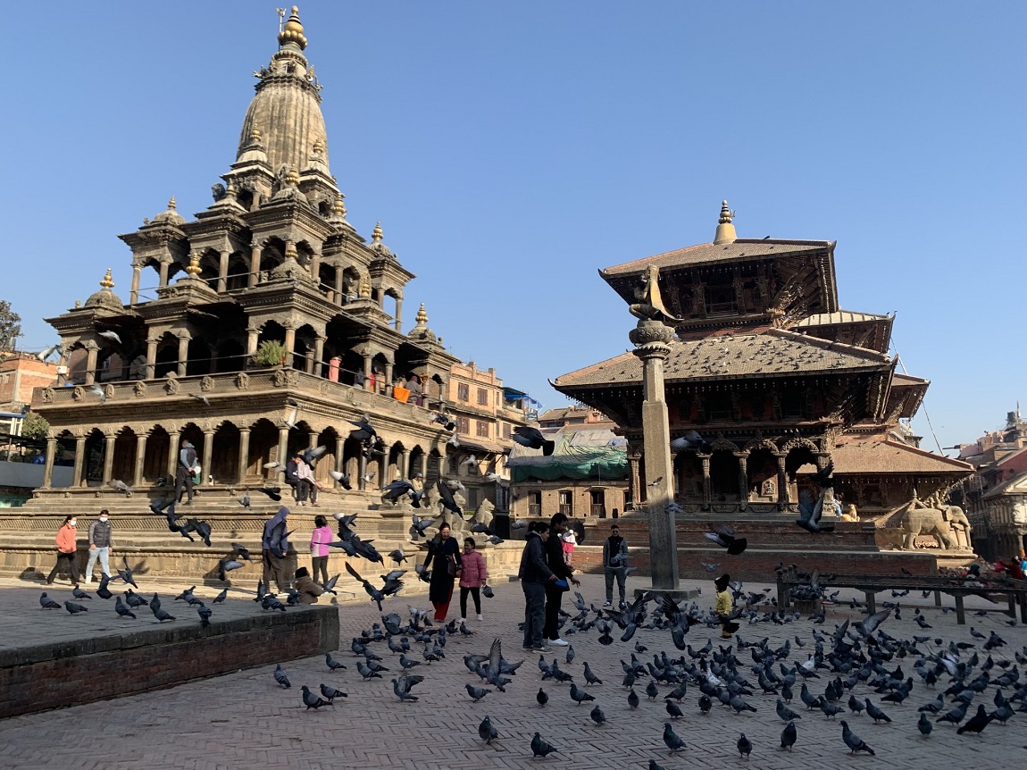 महेन्द्रनगरस्थित कबर्डहलको खेलमैदानमा शनिबारदेखि सुरू भएको कञ्चनपुर क्रिकेट मेलाको ब्याटिङ गरेर उद्घाटन गर्दै सुदूरपश्चिम प्रदेशका मुख्यमन्त्री राजेन्द्रसिंह रावल। तस्बिर: महादेव अवस्थी, रासस
