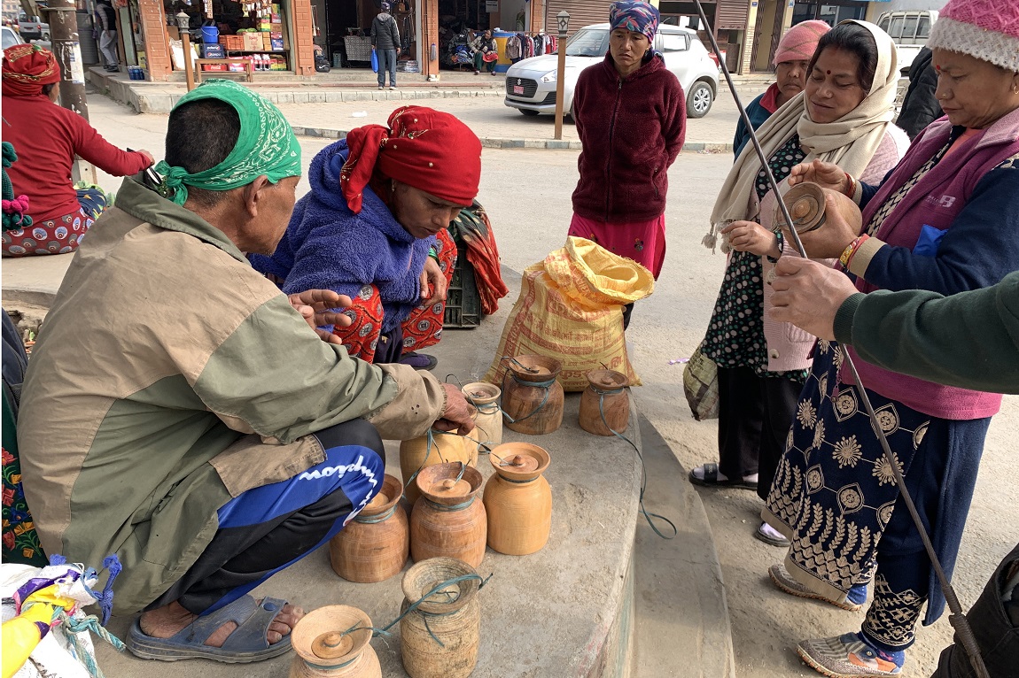 सिन्धुलीको कमलामाई नगरपालिका–४ मल्लगाउँमा हालैमात्र सञ्चालनमा आएको बुलबुले कटेज। स्थानीय स्रोतसाधन (बाँस र फुस) को प्रयोग गरी बनाइएका कलात्मक संरचना र यहाँको रमणीय वातावरणले सबैलाई मोहित बनाउँछ। तस्बिर: राधिका बुढाथोकी/रासस