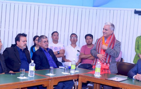 रजिष्ट्रार शर्मालगायत। फोटो: केयु