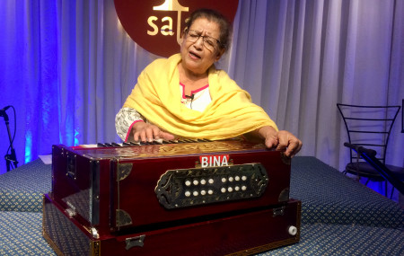 नेपालयको 'आर-शाला' मा पलेँटी शृंखलाका लागि अभ्यास गर्दै शान्ति ठटाल। यही शुक्रबारदेखि आइतबारसम्म पलेँटीमा ठटालको कार्यक्रम हुँदैछ। तस्बिर: चेतना गुरागाईं/सेतोपाटी
