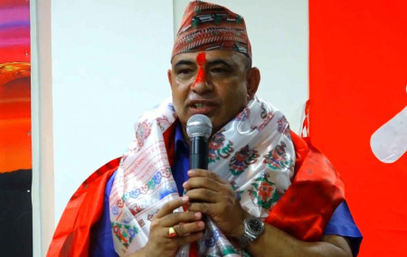 असोज २०७५ मा नेपाल कम्युनिष्ट पार्टी प्रवेश गरेपछि सम्बोधन गर्दै महेशप्रसाद दाहाल। फाइल तस्बिर : रासस
