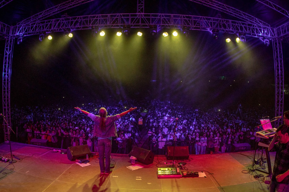 03-Nepathya-frontman-Amrit-Gurung-addressing-the-audience-in-Karfok-ilam.-Photo-Dipit-Raz-1710653985.jpg