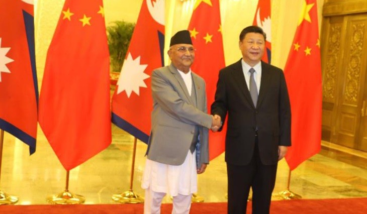 चीनको बेइजिङस्थित ग्रेट हल अफ पिपलमा बुधबार चिनियाँ राष्ट्रपति सी जिनपिङसँग शिष्टाचार भेटवार्ता गर्दै प्रधानमन्त्री केपी शर्मा ओली । तस्बिर- रासस