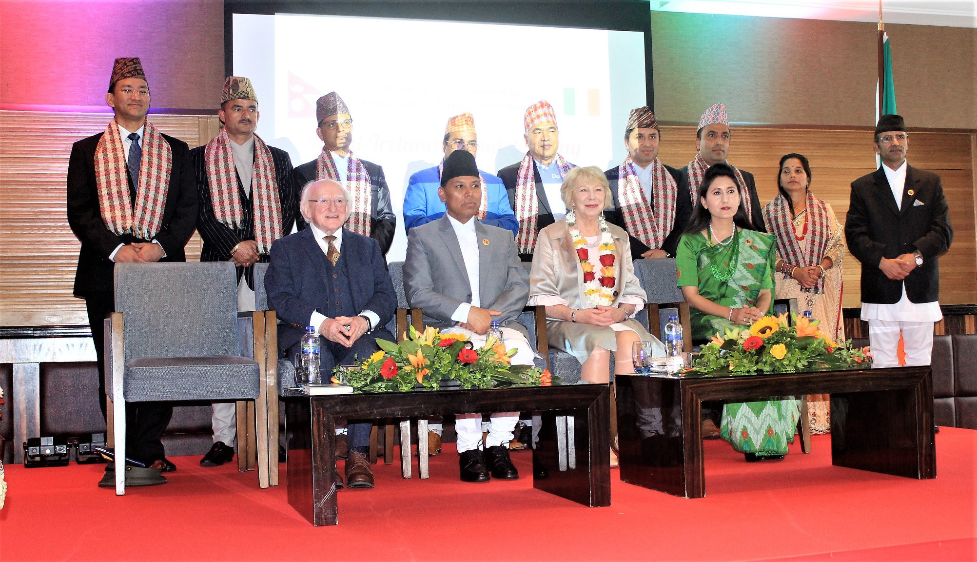 नेपाल र आयरल्याण्डबीच दौत्य सम्वन्ध स्थापनाको बीसौं वर्षको अवसरमा आयोजित कार्यक्रममा उपस्थित आयरल्याण्डका राष्ट्रपति माइकल डी. हिगिन्स लगायत विशिष्ठ अतिथिहरू। तस्बिरः नेपाली दूतावास लण्डन