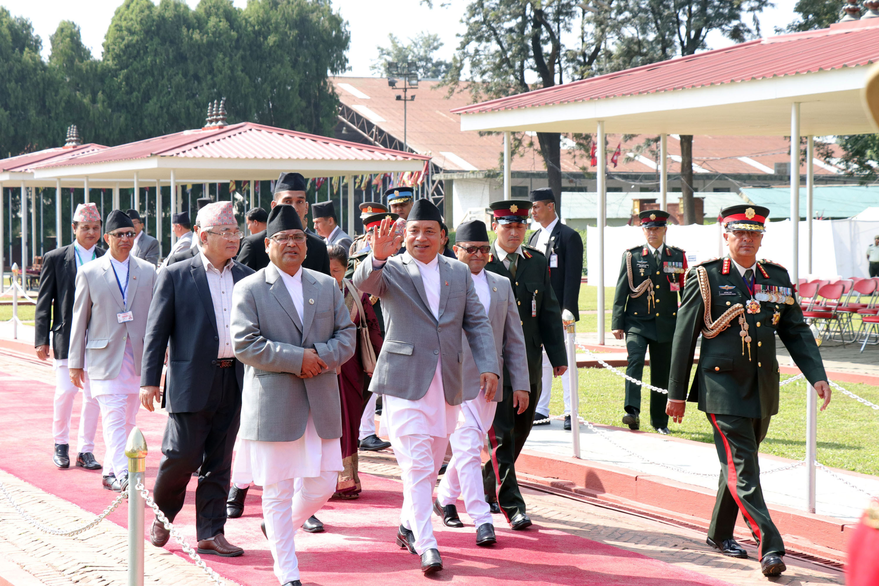 उपराष्ट्रपति नन्दबहादुर पुन चीनको छ दिने औपचारिक भ्रमण पुरा गरी नेपाल फर्कने क्रममा सोमबार त्रिभुवन अन्तर्राष्ट्रिय विमानस्थलमा। तस्वीर : रासस