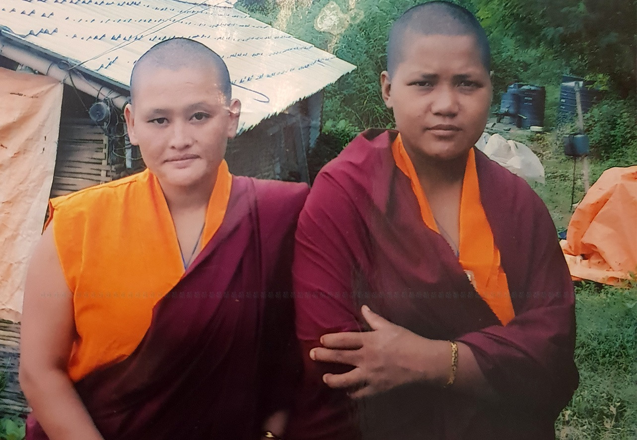 बम्जनको आश्रमबाट बेपत्ता भएका आनीहरू चुन्मो र डोल्मो।