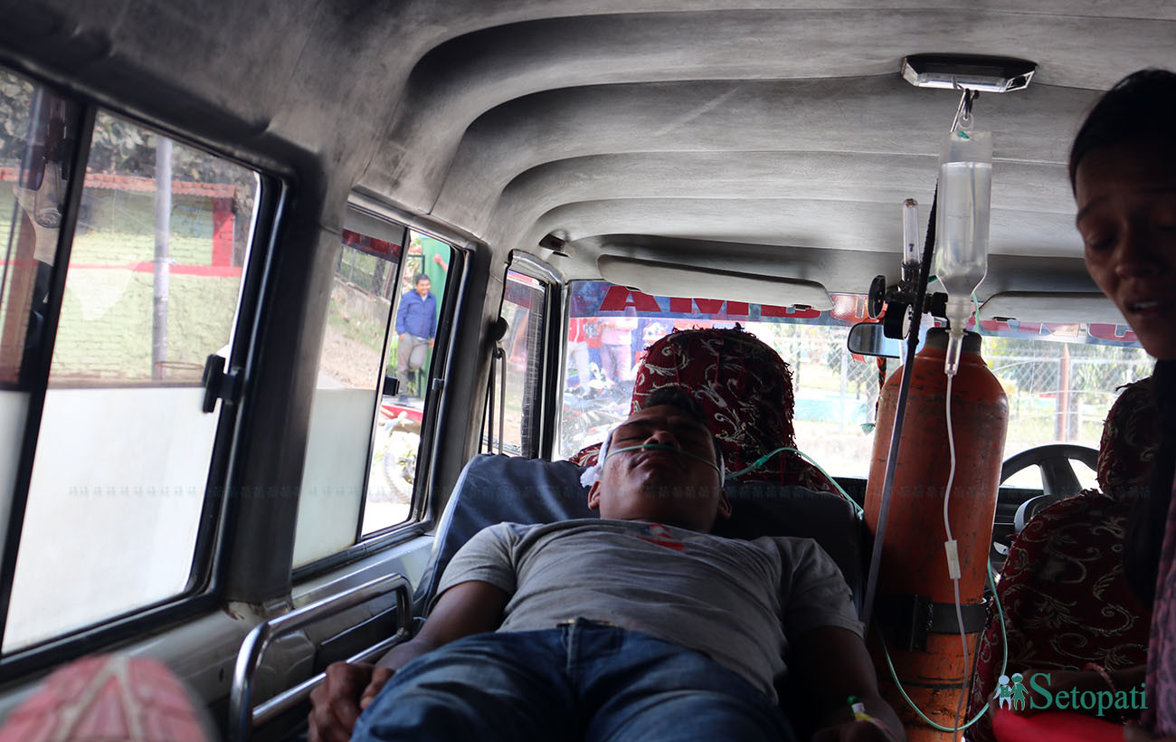 घाइते भएका प्रहरी जवान। तस्बिरः नारायण