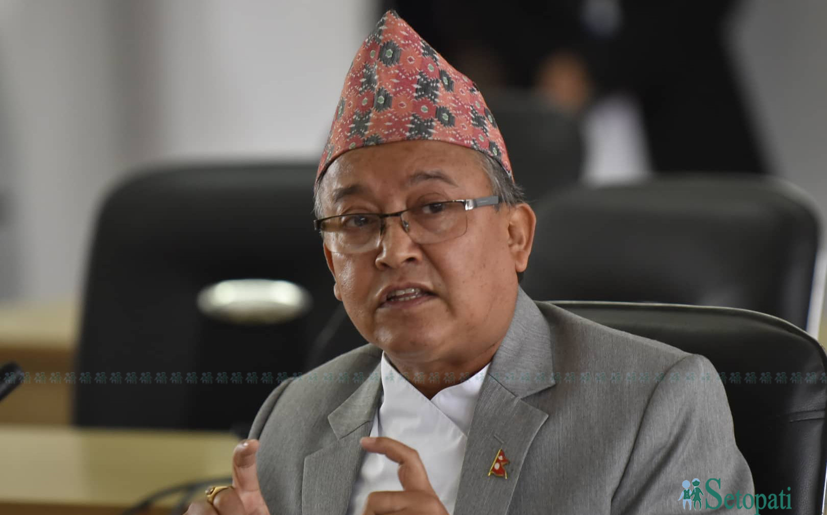 दिनेश थपलिया। तस्बिर : नारायण महर्जन/सेतोपाटी