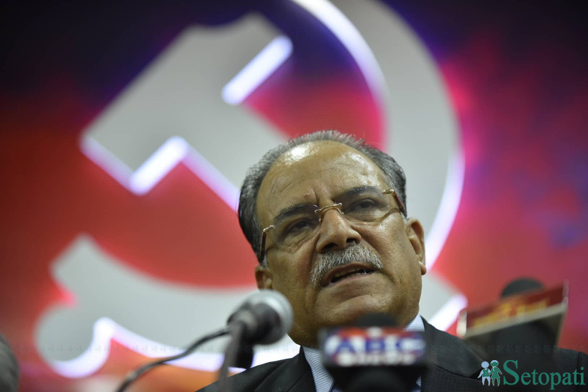 पार्टी कार्यालय धुम्बाराहीमा नेकपा अध्यक्ष प्रचण्डल। तस्बिर: नारायण महर्जन/सेतोपाटी