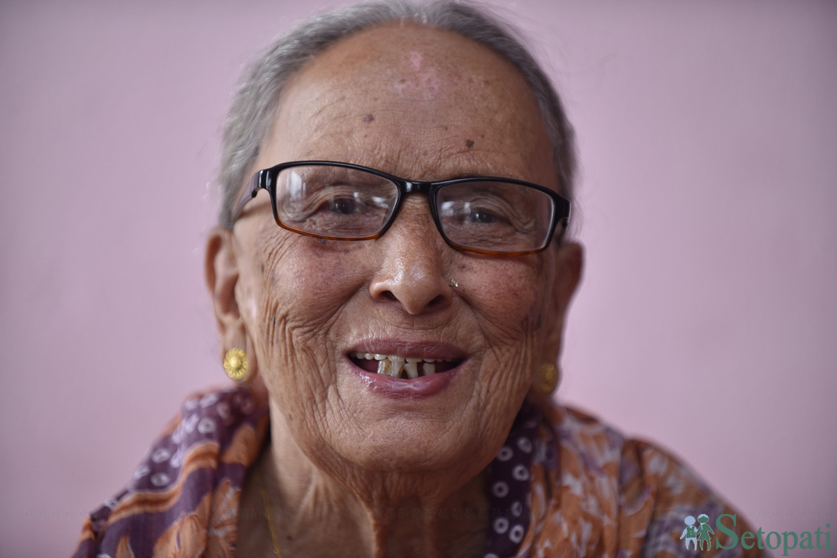 ८६ वर्षीया राधादेवी देवकोटा। तस्बिरः नारायण महर्जन/सेतोपाटी
