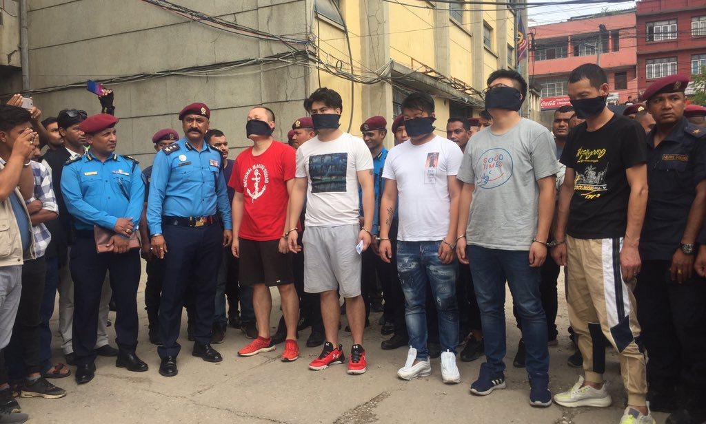 फाइल तस्वीर– एटिएम प्रणाली ह्याक प्रकरणमा पक्राउ परेका पाँच चिनियाँ नागरिक।