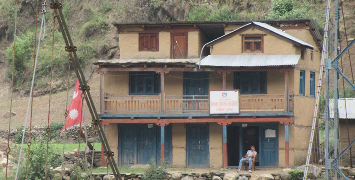 हुम्लाका चारवटा साविक गाउँविकास समितिका नागरिकको सहजताका लागि स्थापना भएको ईलाका प्रशासन कार्यालय तीन वर्षदेखि बन्द रहेको छ। तस्बिर: बोहरा दाने