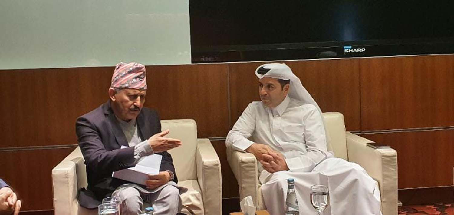 शिक्षामन्त्री गिरिराजमणि पोखरेल कतारका शिक्षामन्त्री डा. मोहम्मद अब्दुल वाहेदसँग भेटवार्ता। तस्बिर : रासस