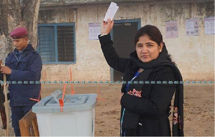 मतदान गर्दै विमला ओली।