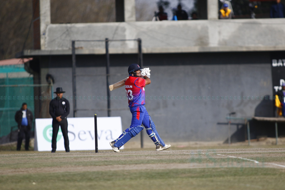 ब्याटिङ गर्दै करण केसी। तस्बिर:  निशा भण्डारी/सेतोपाटी