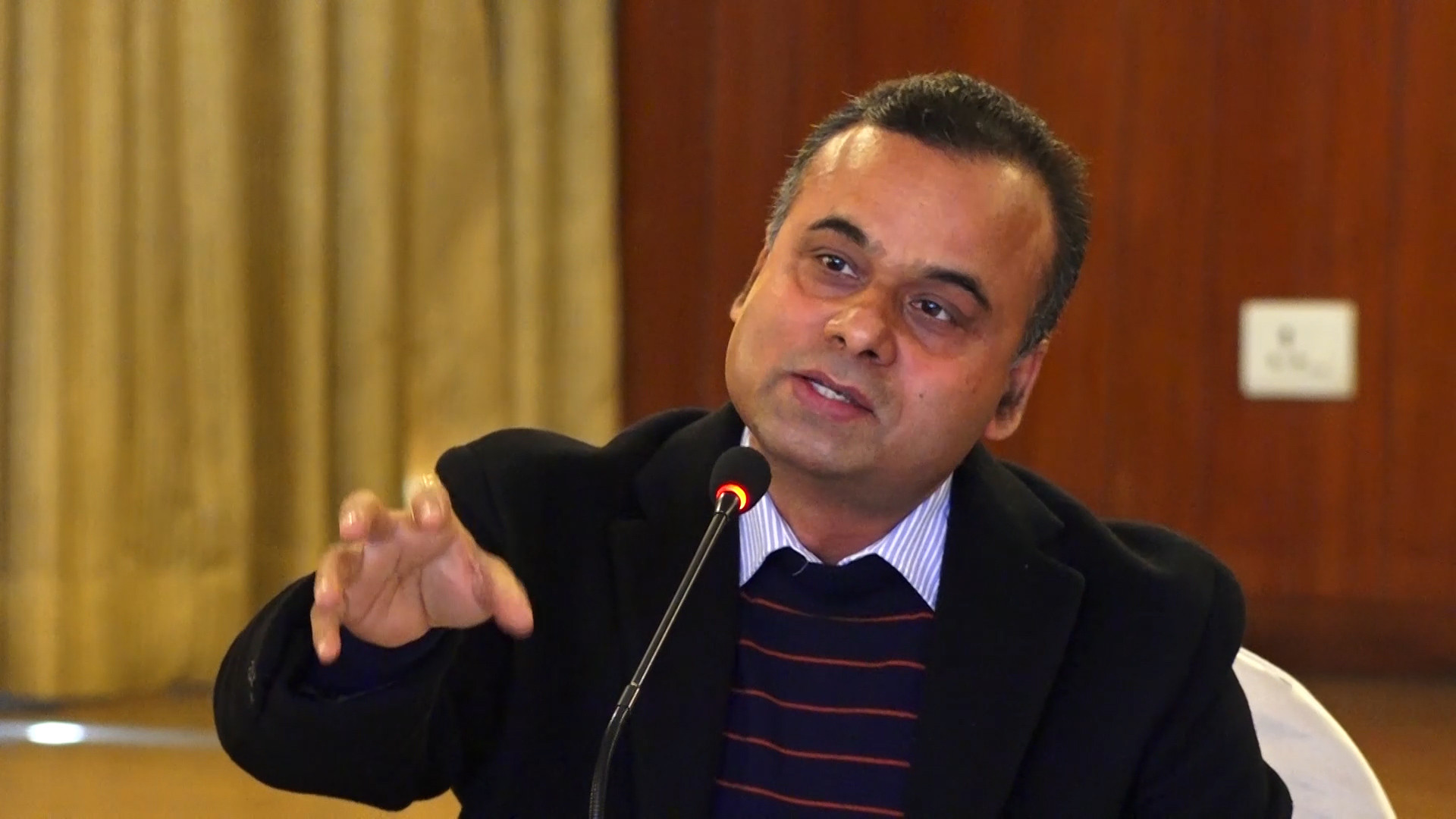 अधिवक्ता भिमार्जुन आचार्य। तस्बिर : सेतोपाटी