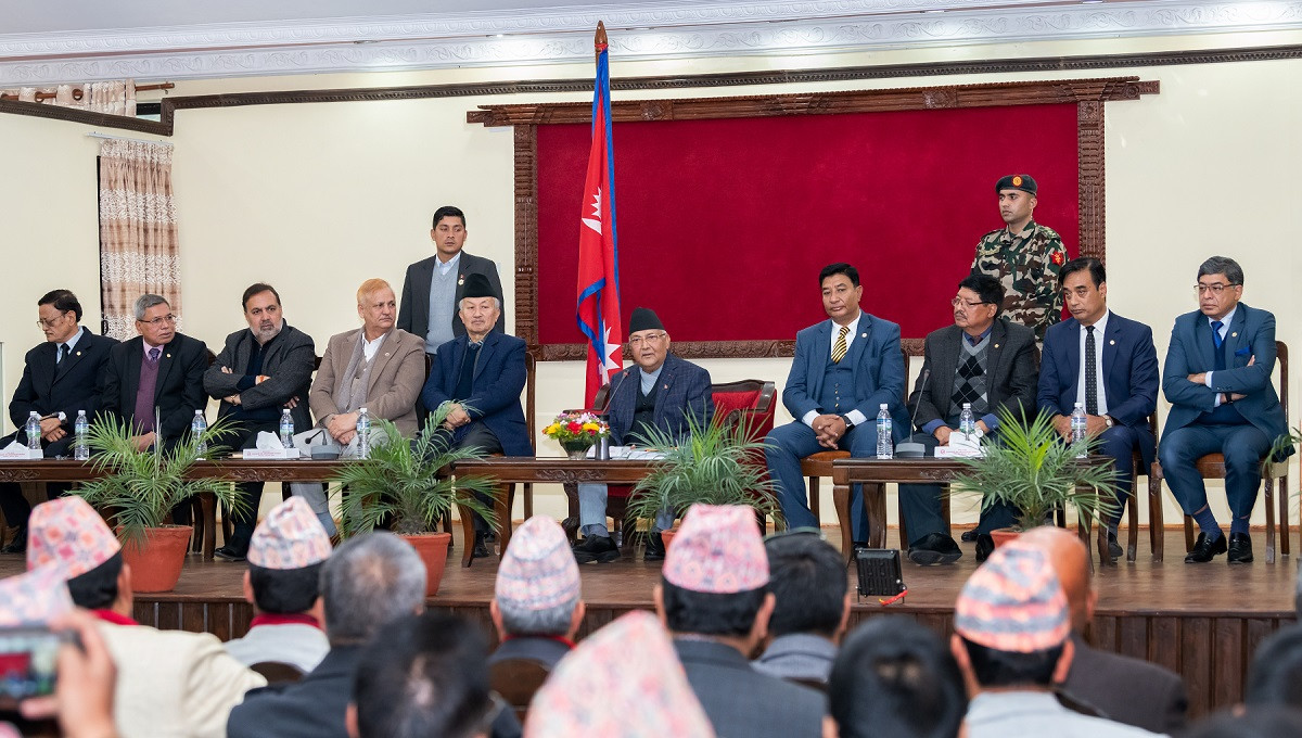 नेपाल चेम्बर अफ कमर्सका प्रतिनिधिसँगको भेटघाटमा प्रधानमन्त्री ओली।