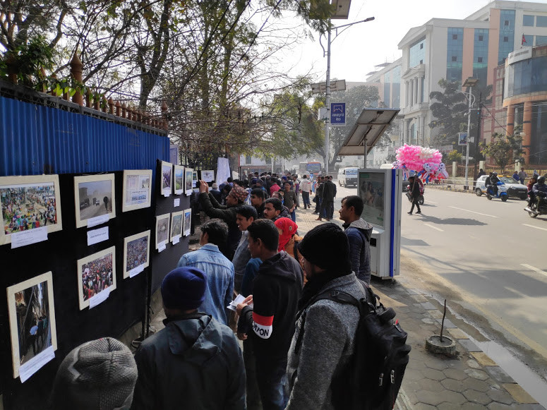 'अकुपाई टुँडिखेल' अभियानको एघारौं साताको कार्यक्रमअन्तर्गत शनिबार खुलामञ्चमा आयोजित तस्बिर प्रदर्शनी।