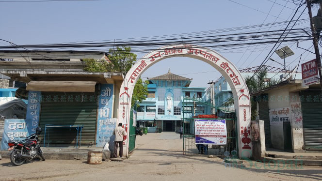 वीरगन्जस्थित नारायणी उपक्षेत्रीय अस्पतालमा भएका  ५ वटा आइसोलेसन कक्षमध्ये  ४ वटामा कोरोनाका बिरामी भर्ना भएका छन्। तस्बिर: राकेश यादव/सेतोपाटी