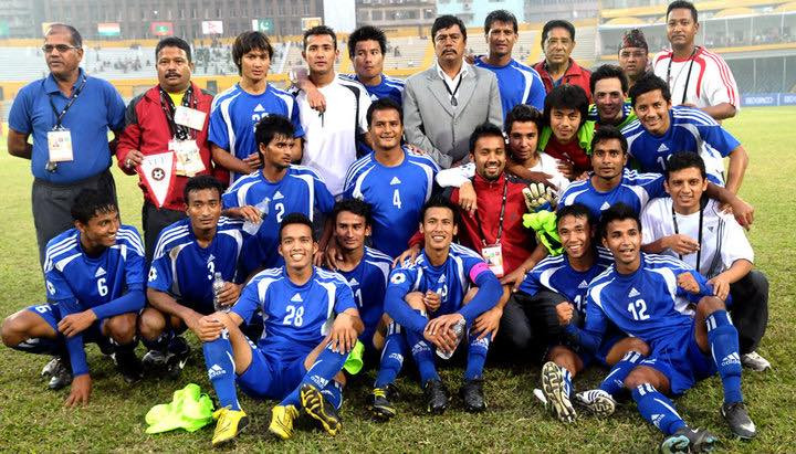 सन् २०१० को ढाका सागमा प्रतिस्पर्धा गरेको नेपाली फुटबल टिम। रञ्जित श्रेष्ठ माथिल्लो लाइनमा बाँयाबाट तेस्रो।
