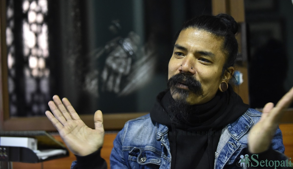 पशुचिकित्सक प्रनव जोशी। तस्बिरः नारायण महर्जन/सेतोपाटी