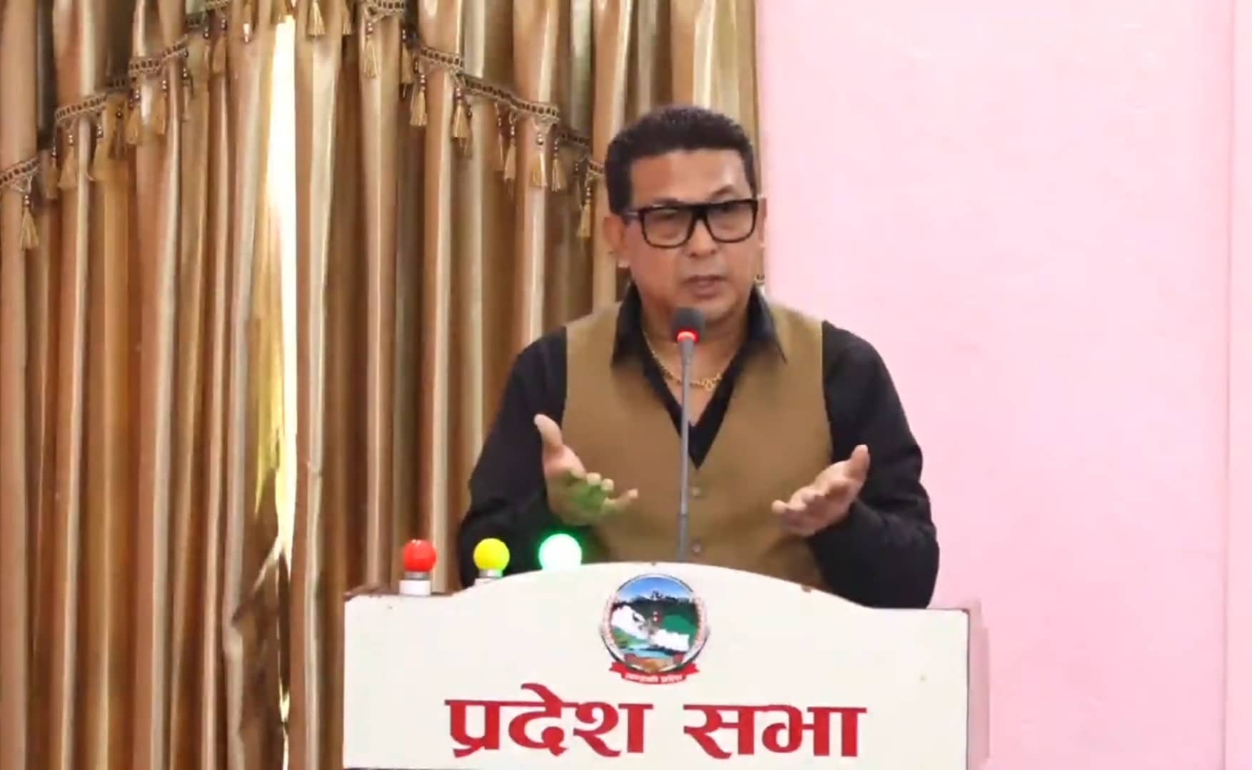 यो मन्त्रालय यसरी नै चलाउने हो भने काम छैन: दीपक मनाङे