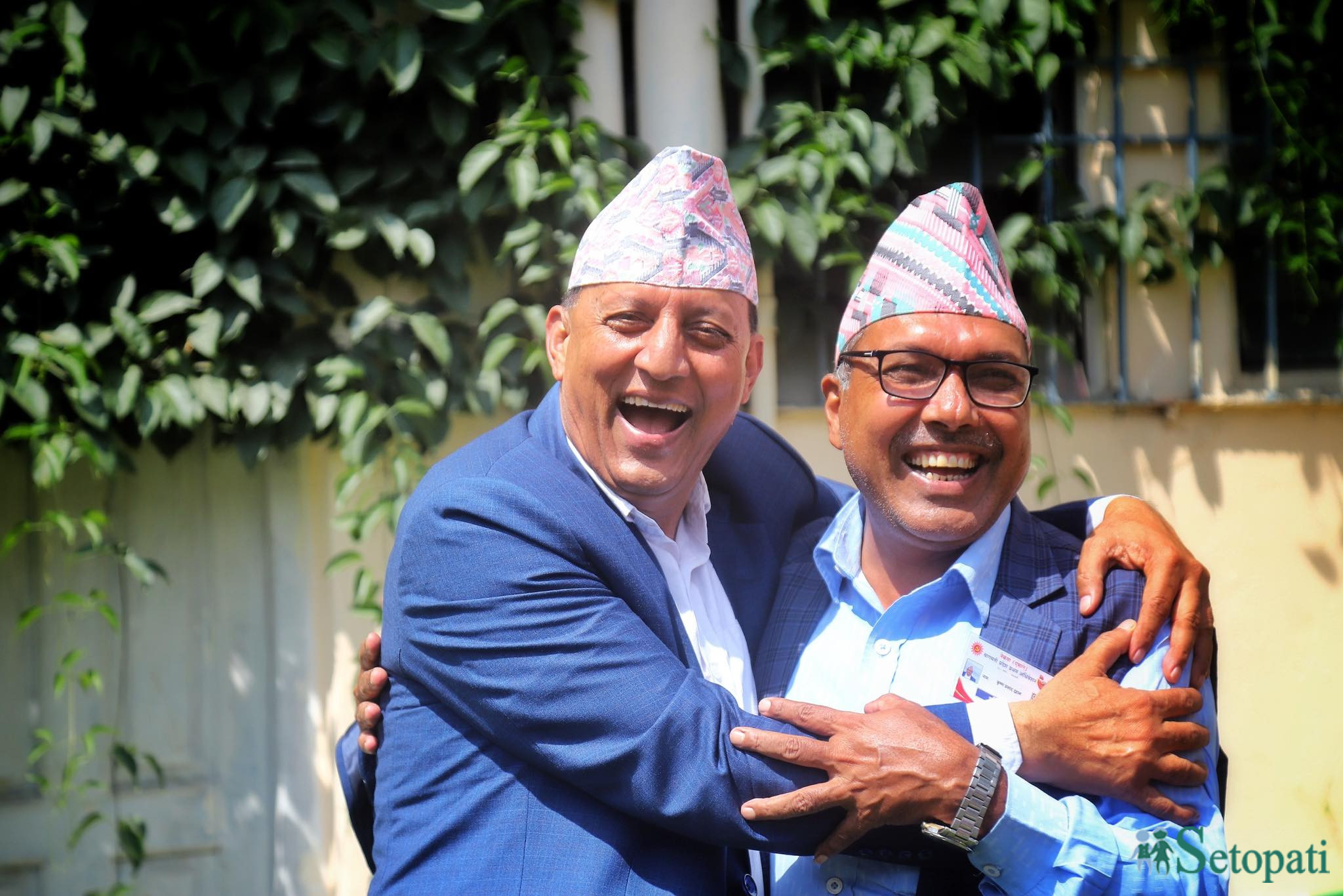 एमाले बागमती प्रदेशका नवनिर्वाचित अध्यक्ष कैलाश ढुंगेल र प्रत्यासी कृष्ण दाहाल। तस्बिर: निशा भण्डारी