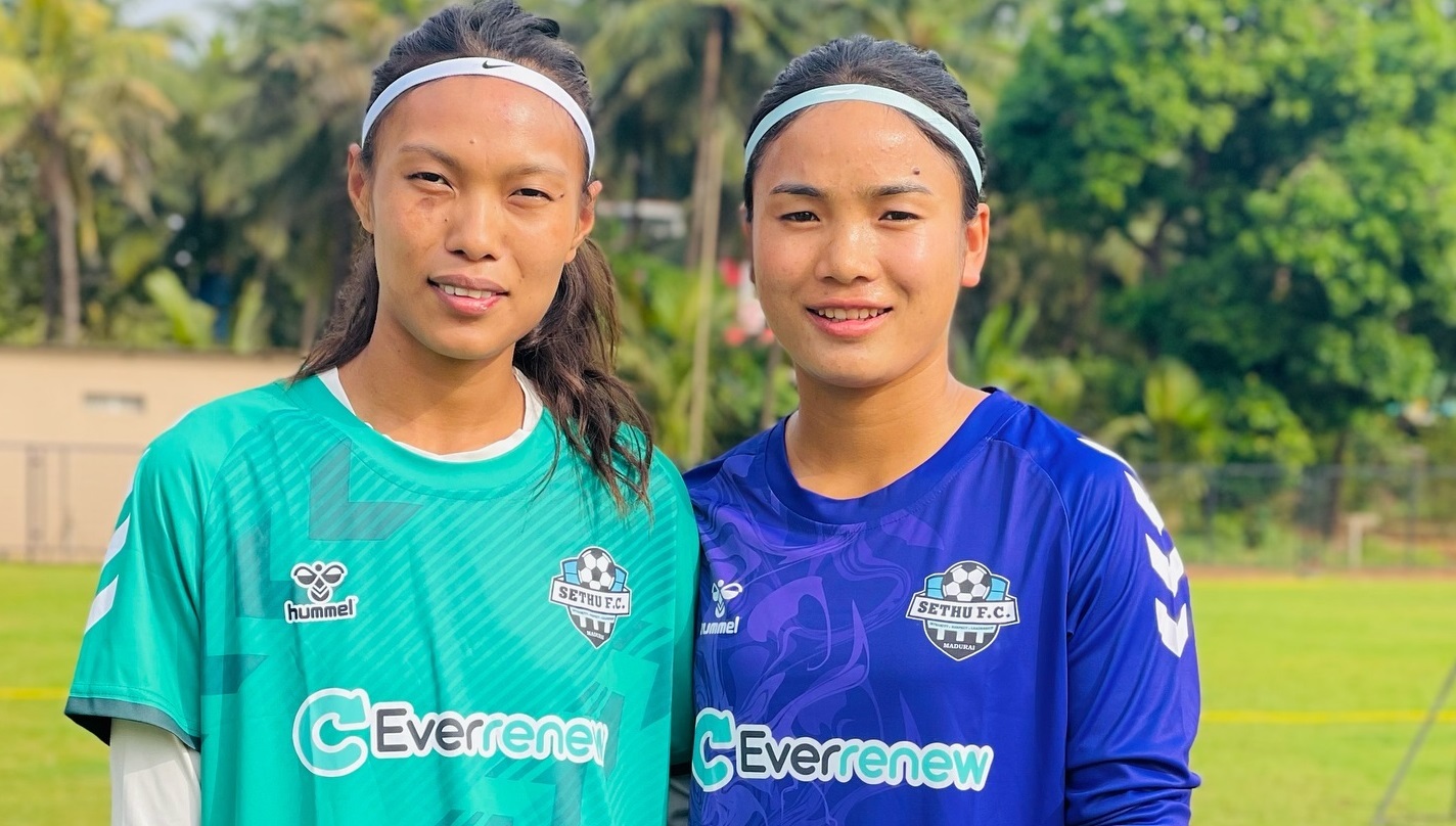 सेथुमा आबद्ध गीता राना (बायाँ)  र एन्जिला तुम्बापो सुब्बा।