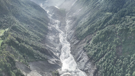 लाङटाङमा टरेको छैन खतरा : फेरि हिम–चट्टान खस्न सक्ने वैज्ञानिक र चिनियाँ चेतावनी