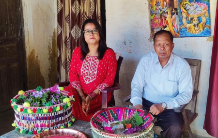 नागरिक उन्मुक्ति पार्टीकी अध्यक्ष रञ्जिता र रेशमका बुवा लालवीर। फाइल तस्बिर।