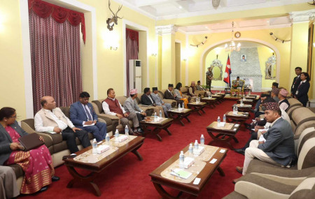 शितल निवासमा भएको सर्वदलीय बैठक।