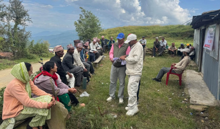 डडेल्धुरामा वडा अधिवेशन गर्न भेला भएका कांग्रेस कार्यकर्ता। तस्बिर स्रोत- भुवन भट्ट।