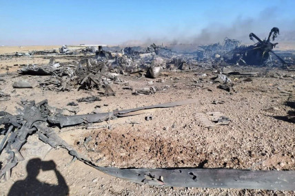 अमेरिकी सेनाको जहाज खसेको इरानी भूमि। तस्बिरः रासस/एपी।