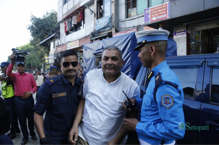 जुन सरकार आए पनि सधैं निशानामा दुर्गा प्रसाईं