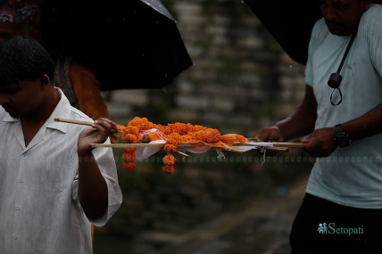 आर्यघाटमा शव थिएन, कुश थियो
