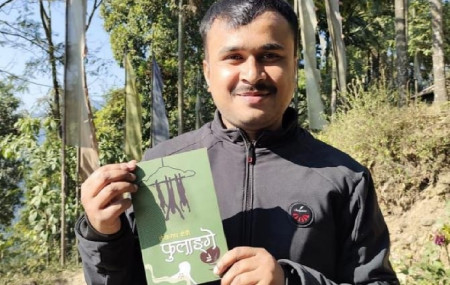 नयाँ उपन्यासका साथमा लेखक